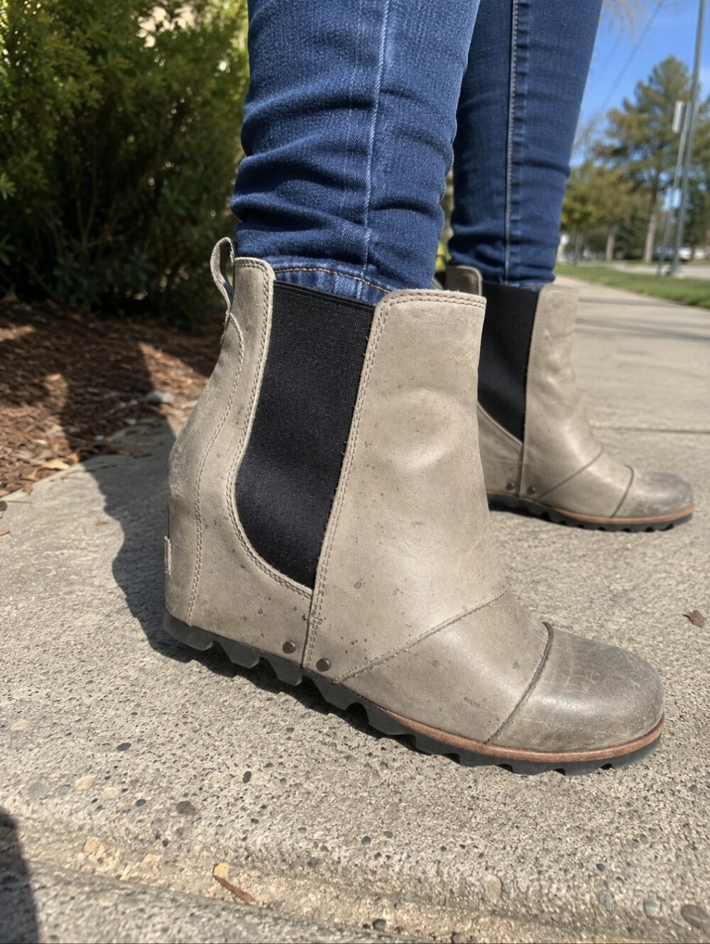 SOREL Lea Hidden Wedge Chelsea Boots Gray Waterproof Leather Women's Size 9